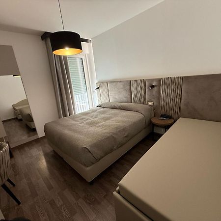 Hotel Miramare Пинето Екстериор снимка