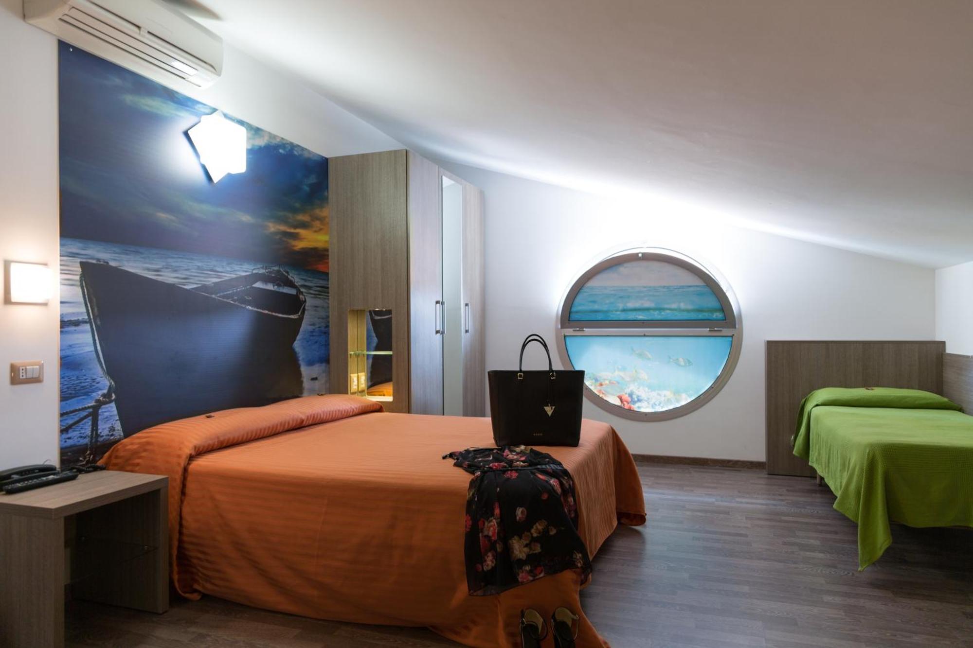 Hotel Miramare Пинето Екстериор снимка