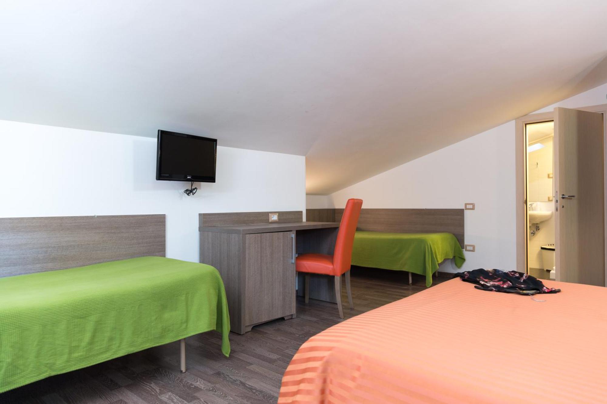 Hotel Miramare Пинето Екстериор снимка