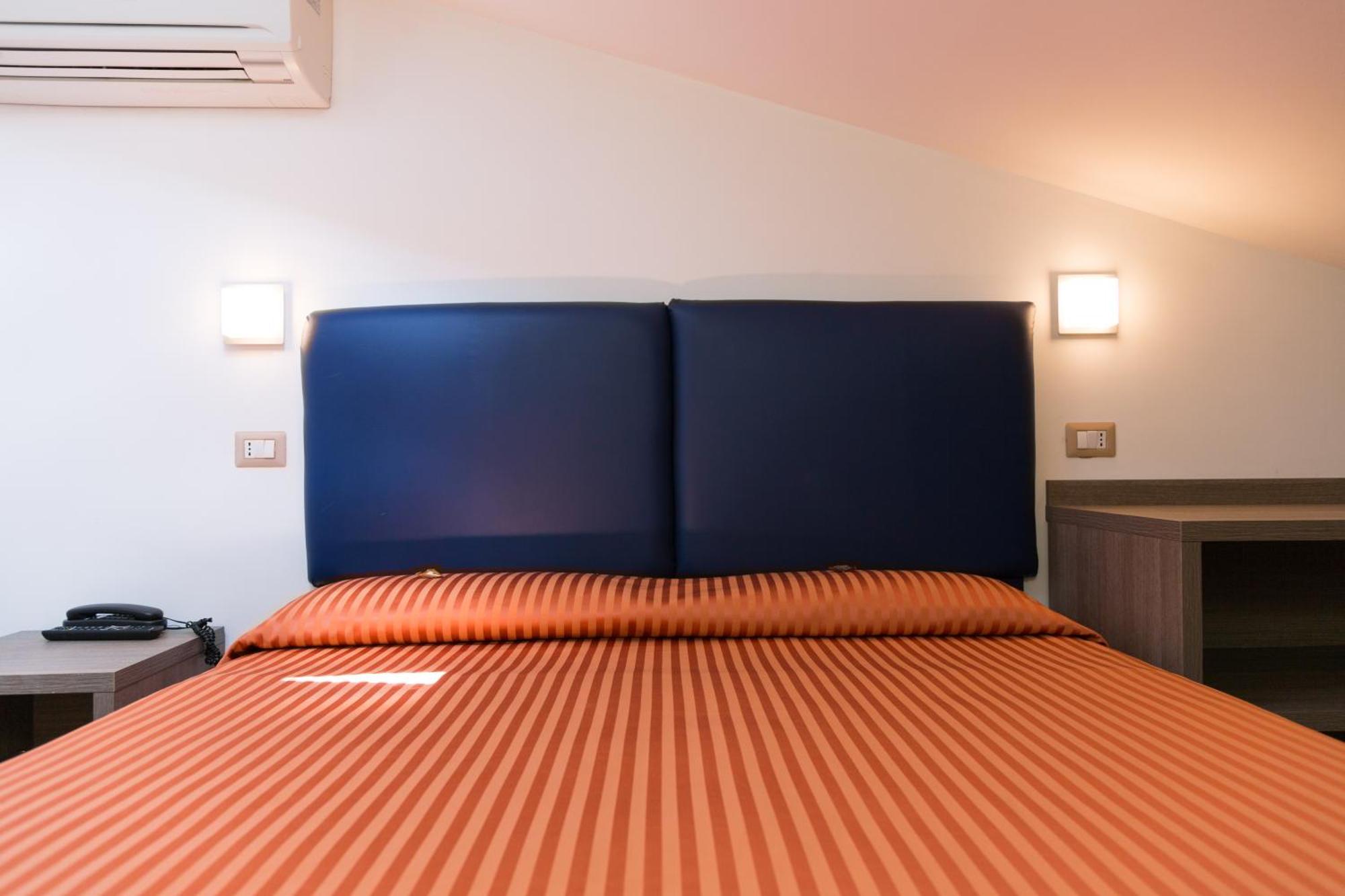 Hotel Miramare Пинето Екстериор снимка