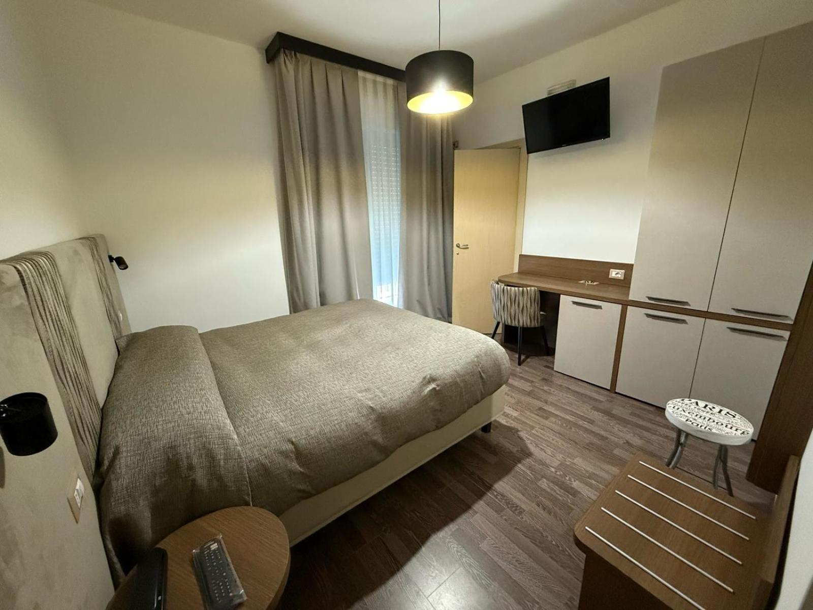 Hotel Miramare Пинето Екстериор снимка