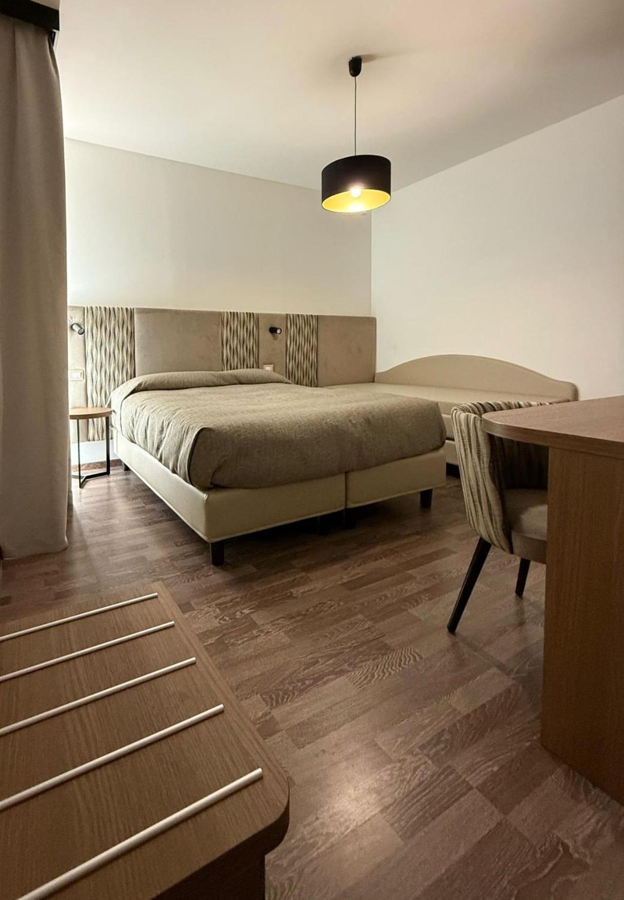Hotel Miramare Пинето Екстериор снимка